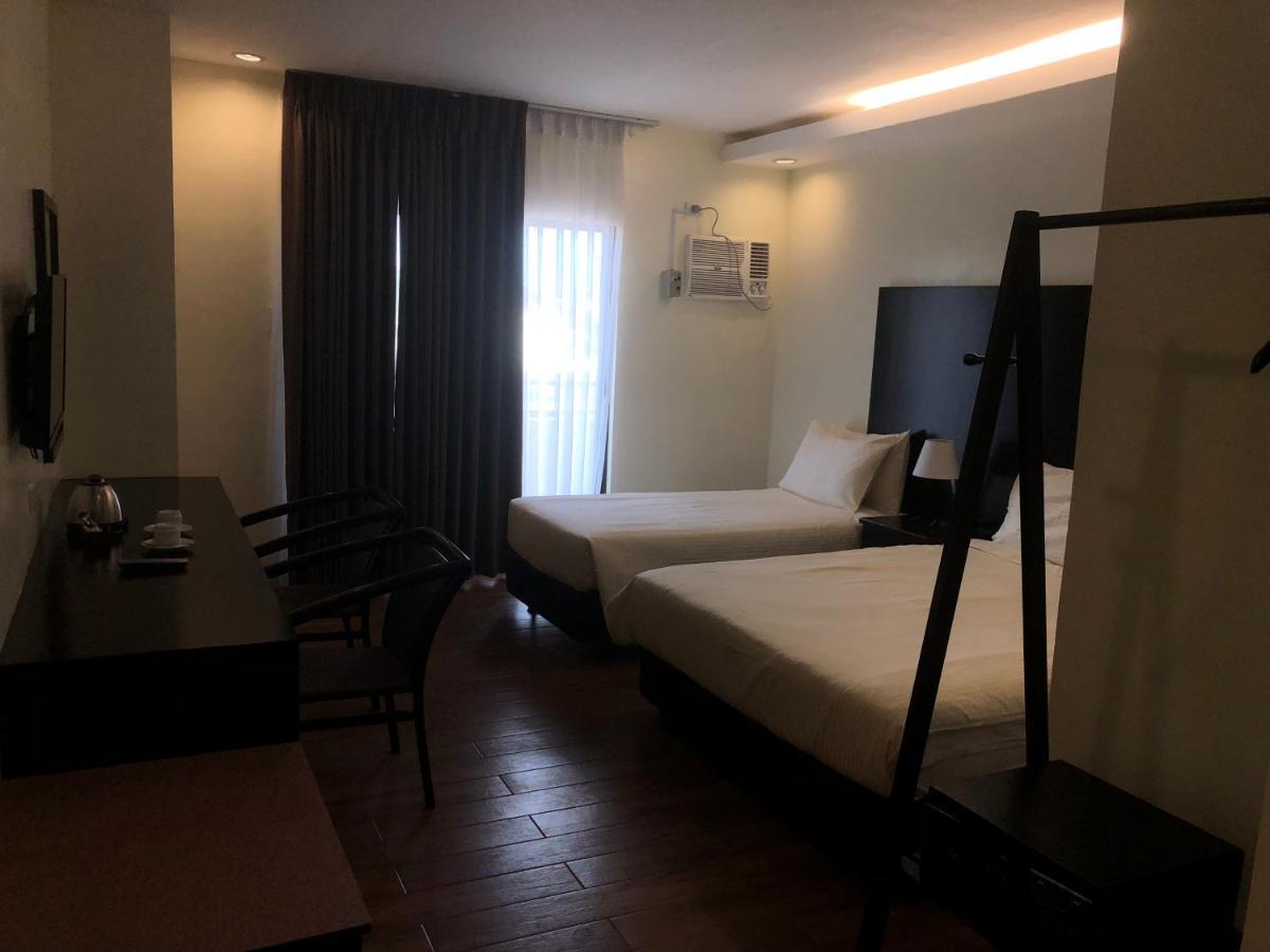 Pina Suites Ormoc Kültér fotó
