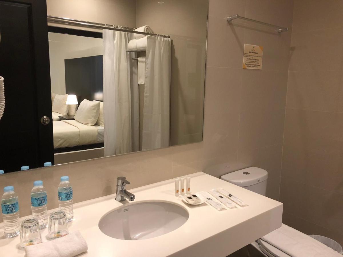 Pina Suites Ormoc Kültér fotó